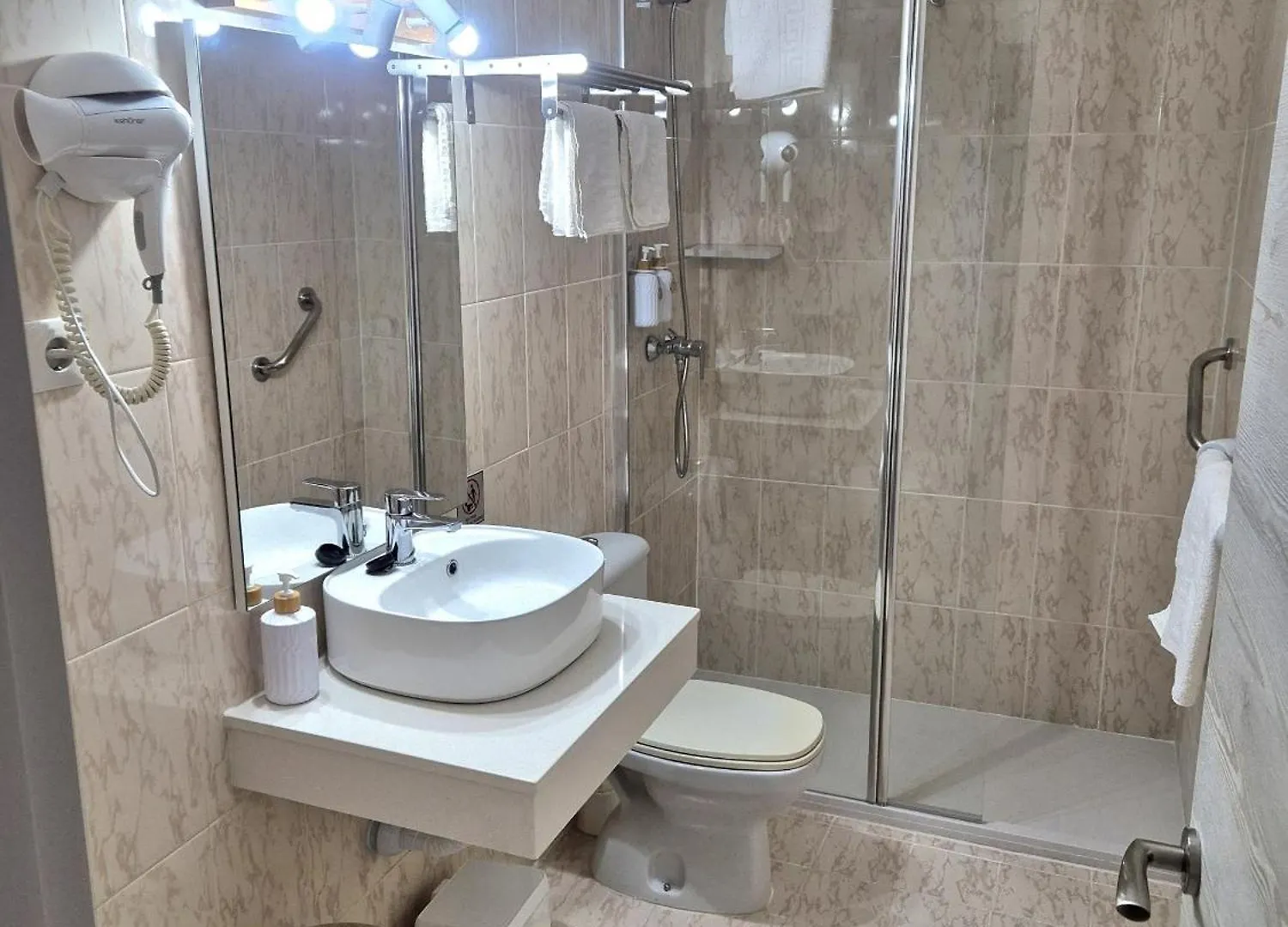 Hostal Cuevas Fuengirola 2*,  Spanien